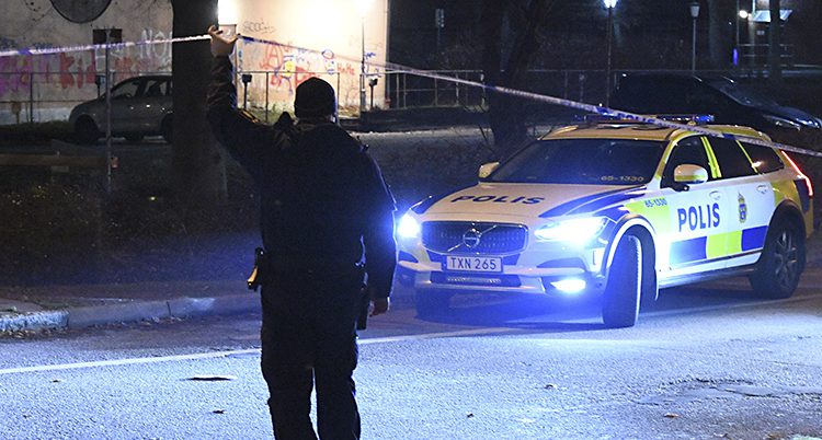 Polis på platsen.