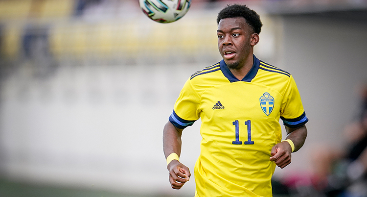 Anthony Elanga spelar fotboll för Sverige.