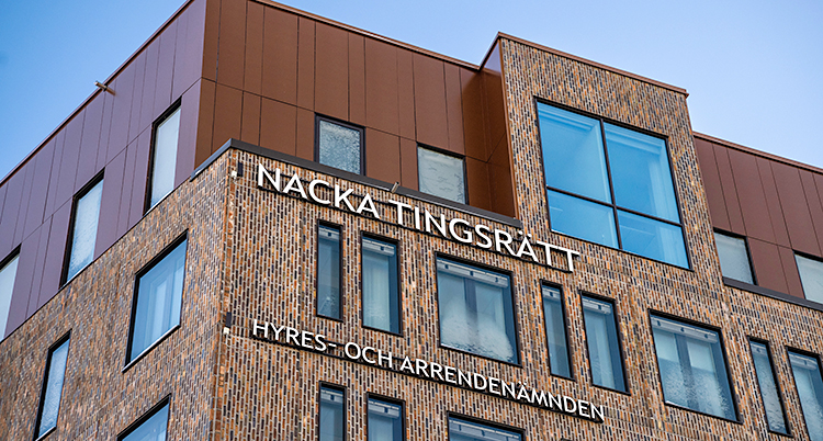 Ett hus som det står Nacka tingsrätt på.