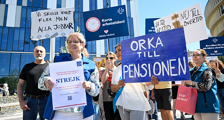De har skyltar som det står orka till pensionen på, bland annat.